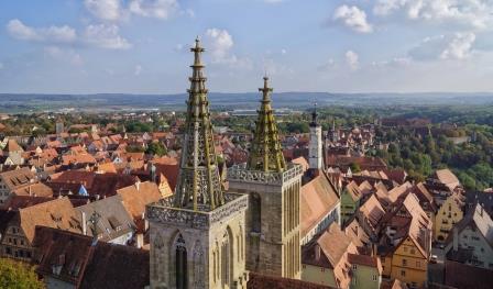 Die Türme von St. Jakob in Rothenburg ob der Tauber